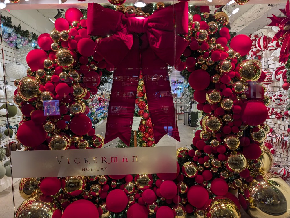 Dallas Showroom Photo Op – Gilded Grandeur Wreath